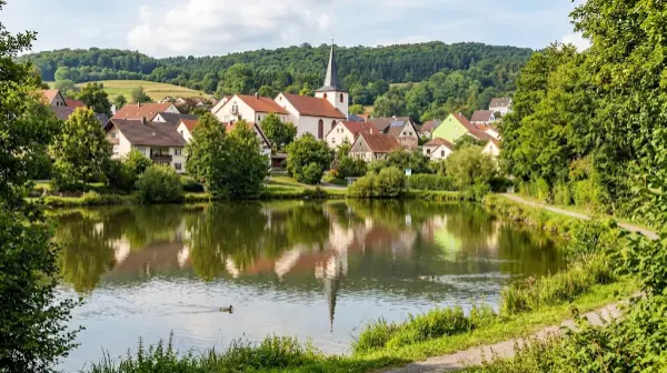Marktsteinach und der See